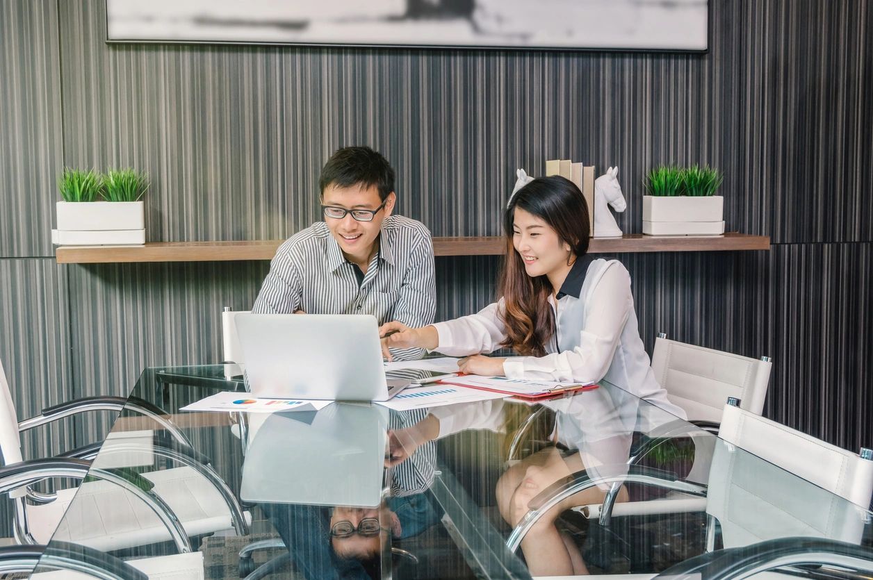 Asian Business people working with Corporate Colleagues with casual suit working with happy action in the modern meeting room, business group concept (Asian Business people working with Corporate Colleagues with casual suit working with happy action i